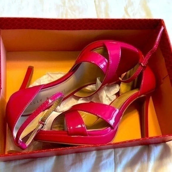 Hot Pink sandals - Picture 4 of 4